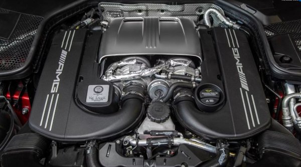 Максимална мощност: 740 конски сили

6,2-литровият двигател е обичан от феновете на Mercedes, поради което те са толкова изненадани, когато германският автомобилен производител оттегля двигателя и обявява, че неговият наследник ще предлага по-малък работен обем. Те обаче виждат, че замяната не се отнася само до това.

M177 и M178 стават абсолютни икони почти веднага след появата си, разширявайки границите на мощността и иновациите по отношение на това, което хората очакват от двигателите с турбо. Това задвижване осигурява легендарен статус на много спортни автомобили на Mercedes и дори застава в основата на няколко от най-емблематичните спортни автомобили на Aston Martin.
